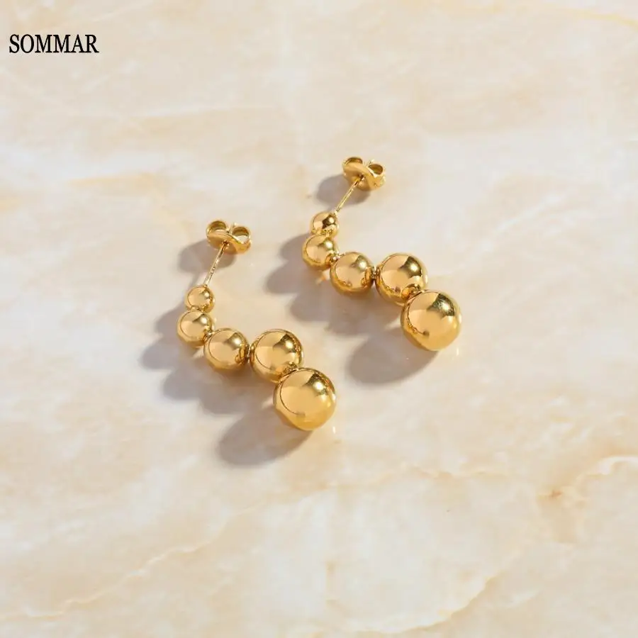 

Женские серьги-гвоздики золотистого цвета с маленьким золотистым жемчугом