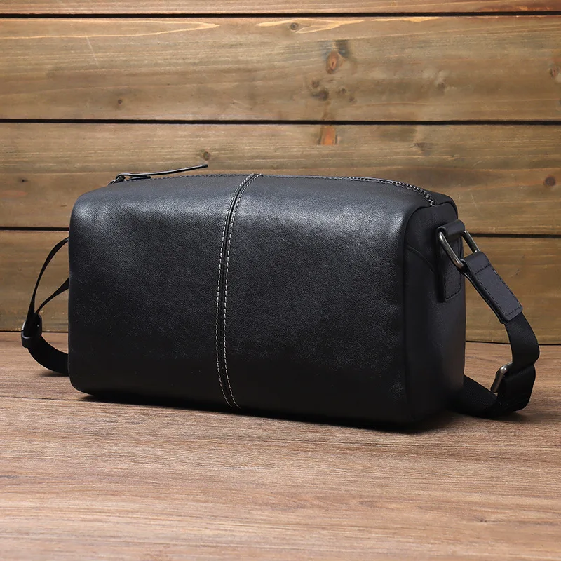 Men's Leather Shoulder Bag Crossbody Bag Plant Tanned Leather Small Body Bag  Simple Casual Pillow Bag Commuting