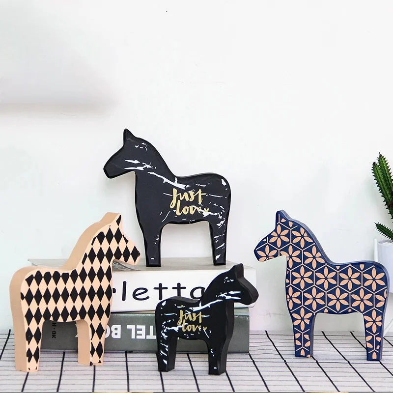 子供のための木製の馬の置物,かわいいおもちゃ,ギフト,工芸品,家