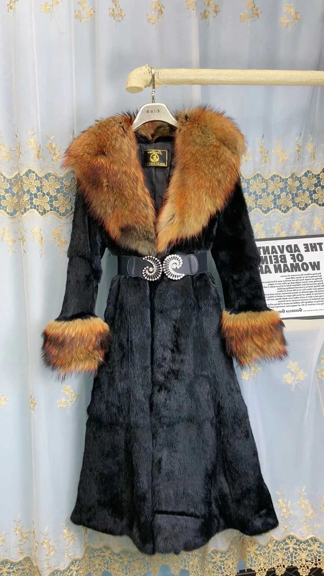 

2023Real fur, Winter Real Natural Rabbit Fur Long Coat With Fox Fur Collar and Sleeve Thick Warm Fashion Overcoat For Ladies