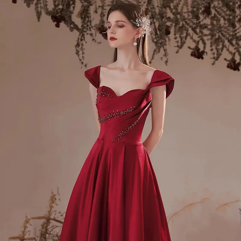 

Woman Burgundy Satin A-Line Wedding Dress Elegant Beading Blackless Lacing Up Party Formal Dresses