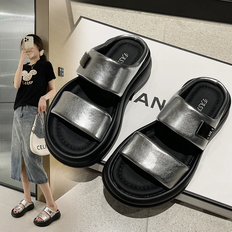 

Женские нескользящие шлепанцы, на толстой подошве