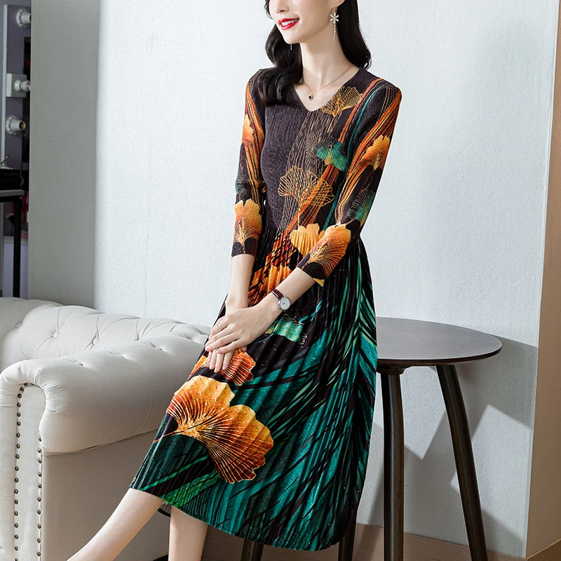 

2023 New Fashion Velvet Dress Women's French Vintage Positioning Flower Women's Autumn Versatile Loose Fit Pleated Dress Vestido
