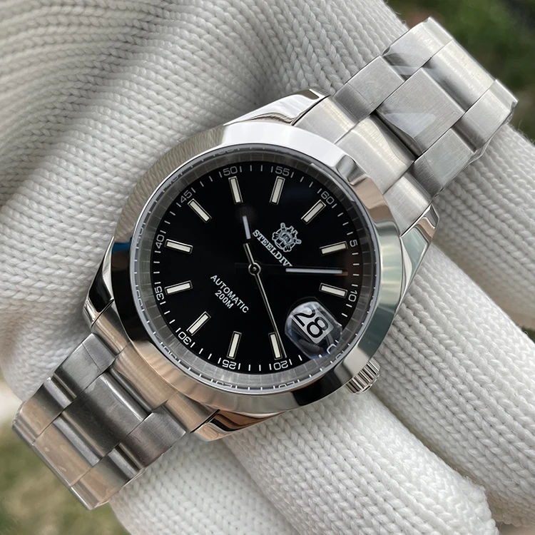 ReplicaClassicFullyAutomaticMechanicalNightGlow200MWaterproof