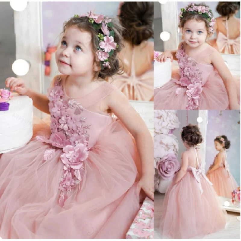 

Flower Girl Dresses 2023 Princess Lace Floral Bow Tulle Fluffy Skirt Floor Length Ball Gowns Comuunion Party Celebration