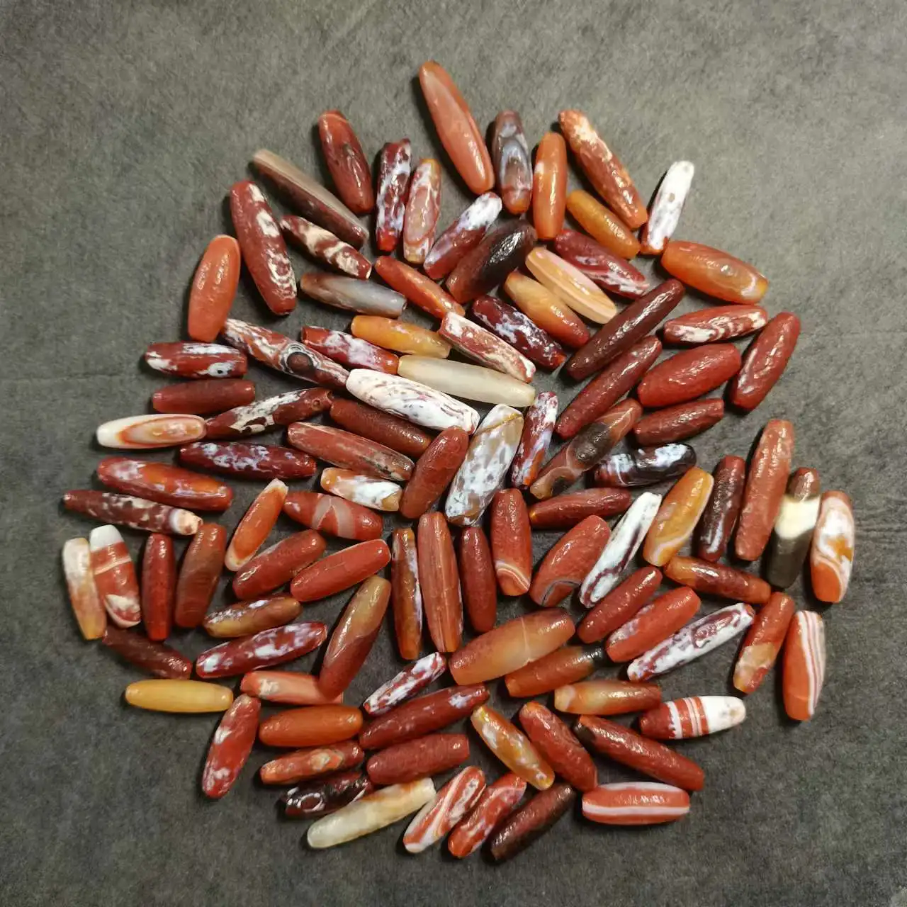 

100pcs/lot Heavy Weathered Old Agate Natural Stone Beads Bulk Wholesale Red and White Milk Skin Features gem jewelry amulet diy