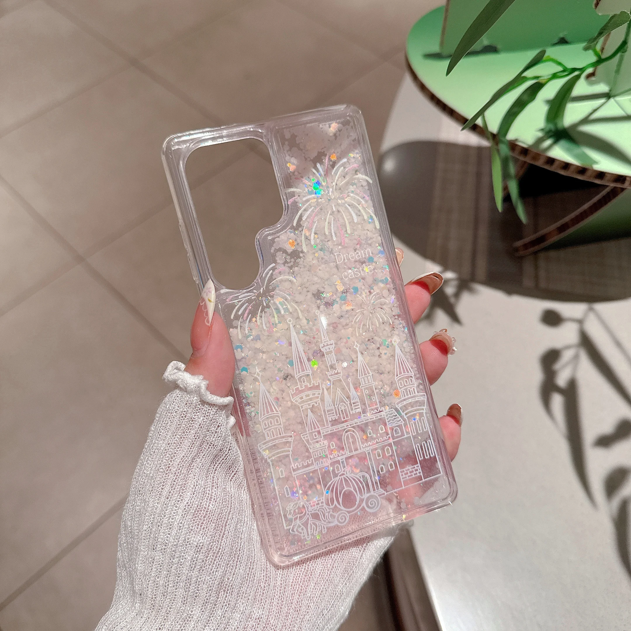 حافظة Y2K Castle Noctilucent Quicksand اللامعة لها...