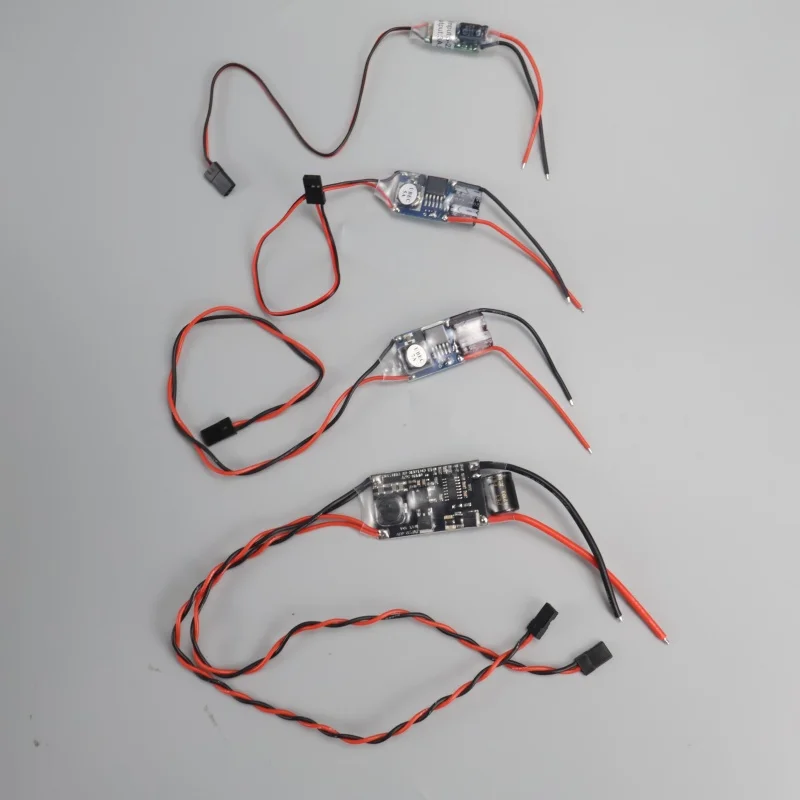 UBEC 15A BEC module régulateur de tension pour drone FPV, montrant les composants électroniques et le boîtier