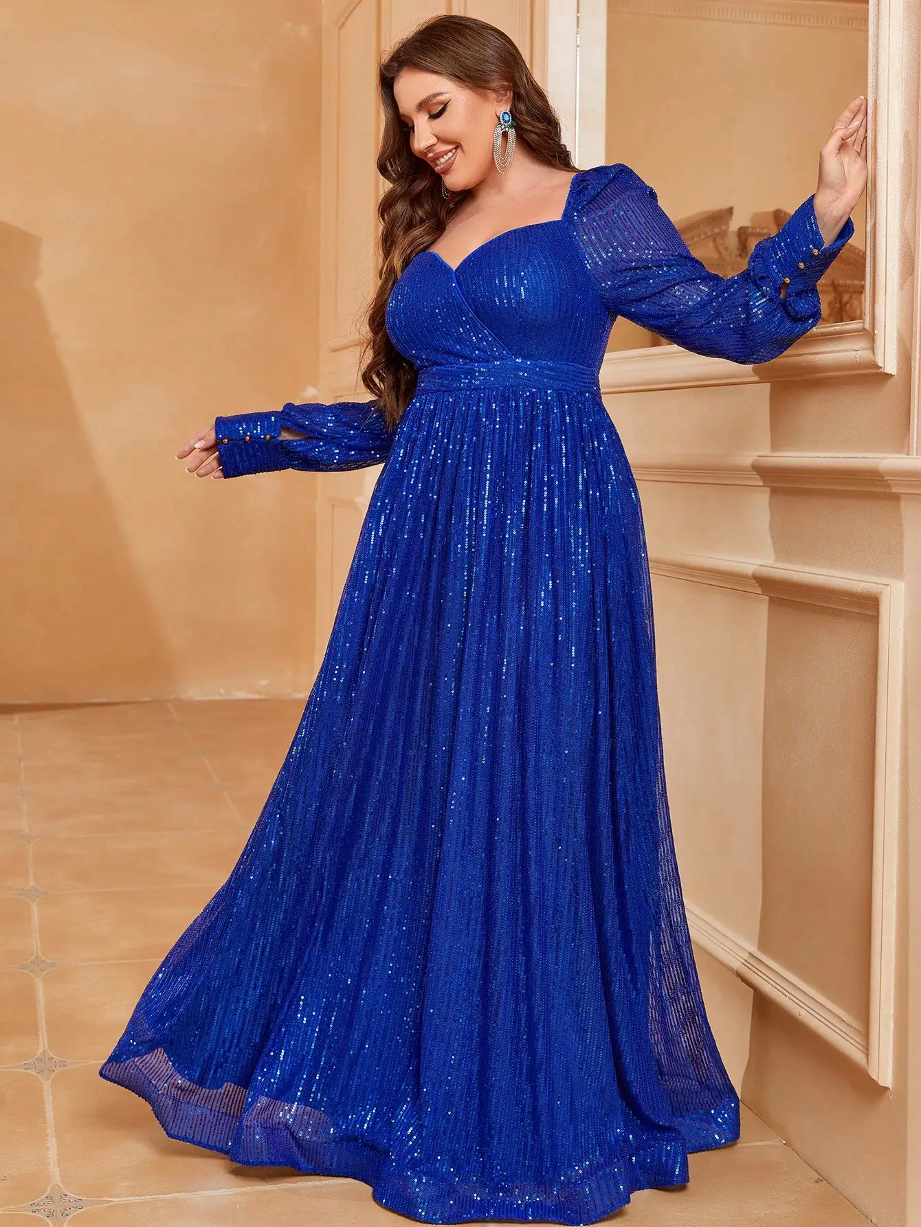 فستان رسمي مطرز ، ياقة حبيبة ، فستان عاري الظهر ،...