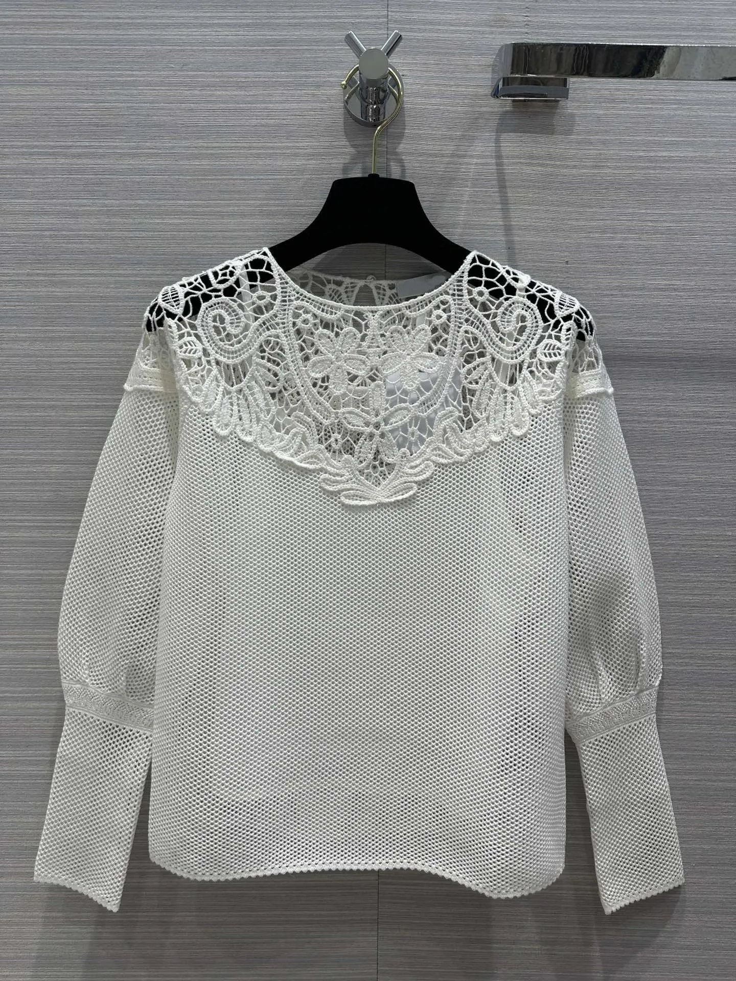 

2023 Continuously empty hook cotton and linen knitted sweater two-piece set design distribution Georgette small sling