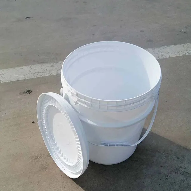 Manufacturer of 20 liter white paint plastic bucket