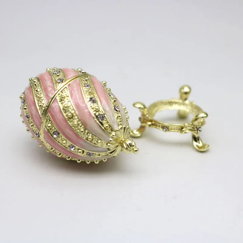 Handbemaltes emailliertes russisches Osterei im Faberge-Ei-Stil, kleines Ei, dekorativ mit aufklappbarer Heimdekoration – Detail 14
