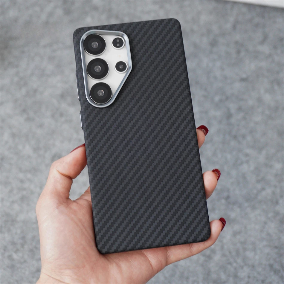 Carbon Fiber Texture Relief Shockproof PC Case with MagSafe Compatibility