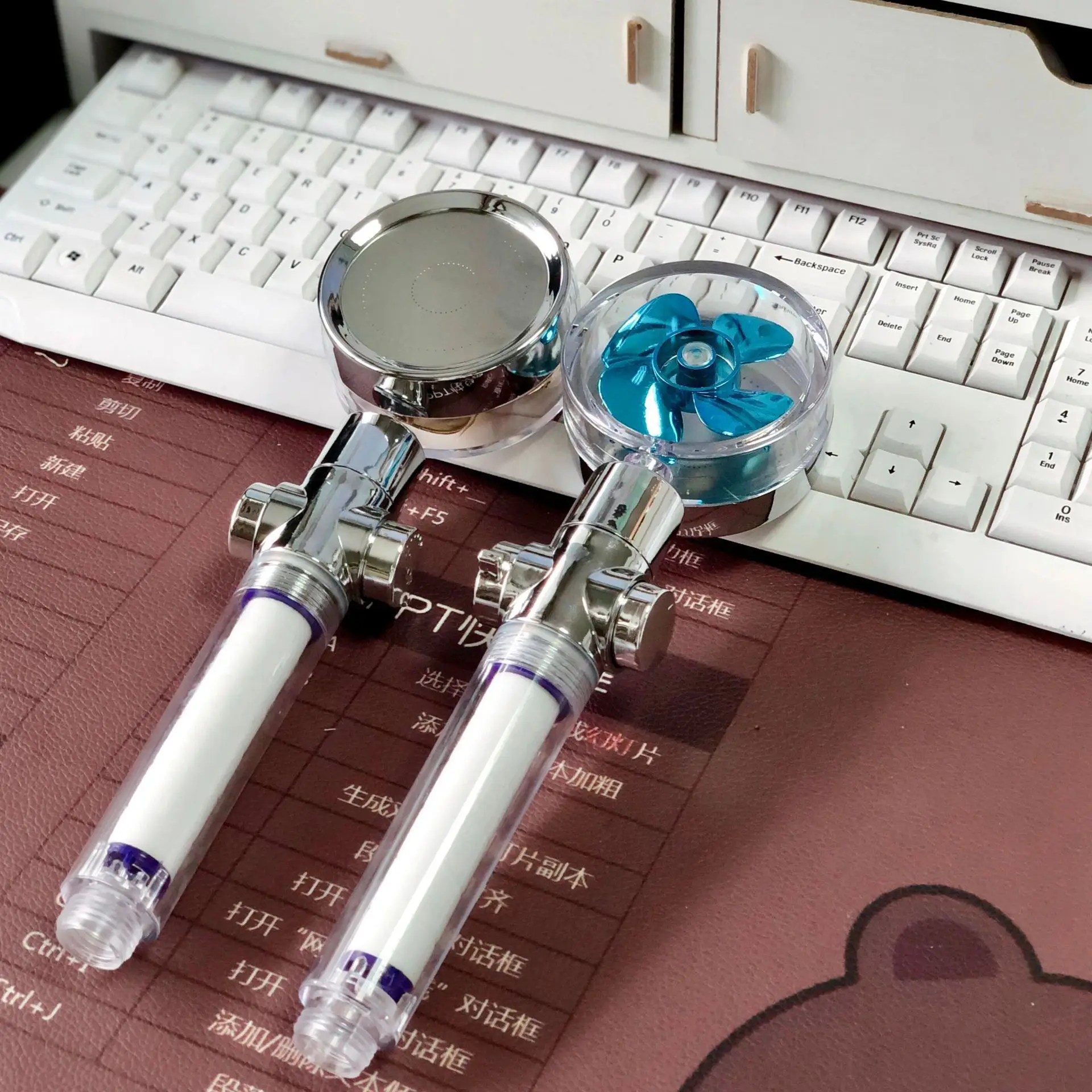 360 ° 회전 소용돌이 깍지 휴대용 샤워헤드, 필터 일시 정지 단추, 홈 부스터 샤워 