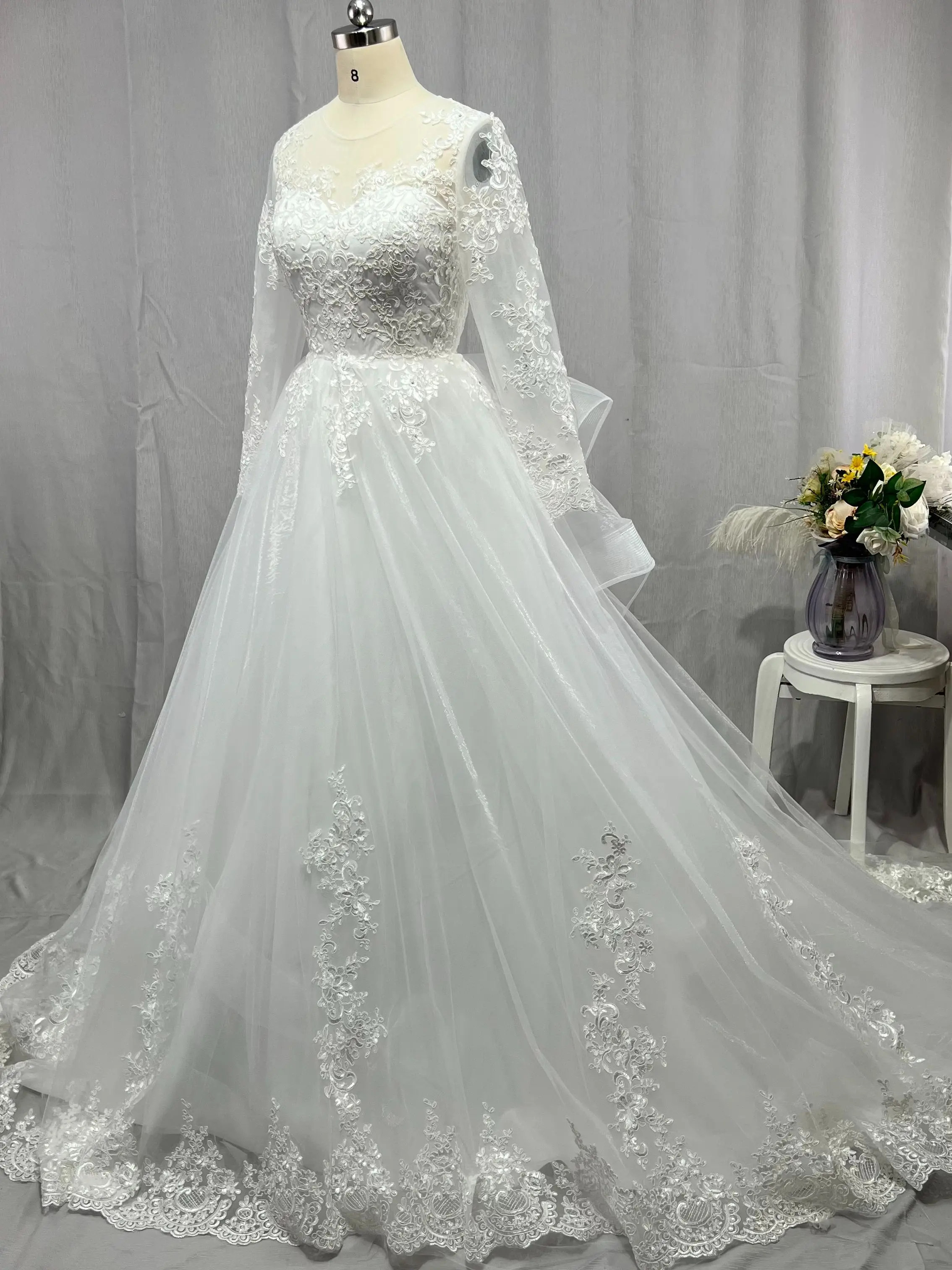 vintage wedding dresses Luxury Princess Ball Gown Lace Long Sleeve Bridal Wedding Dresses Jewel Neck Wedding Gowns for Bride Illusion Back Appliqued plus size wedding dresses