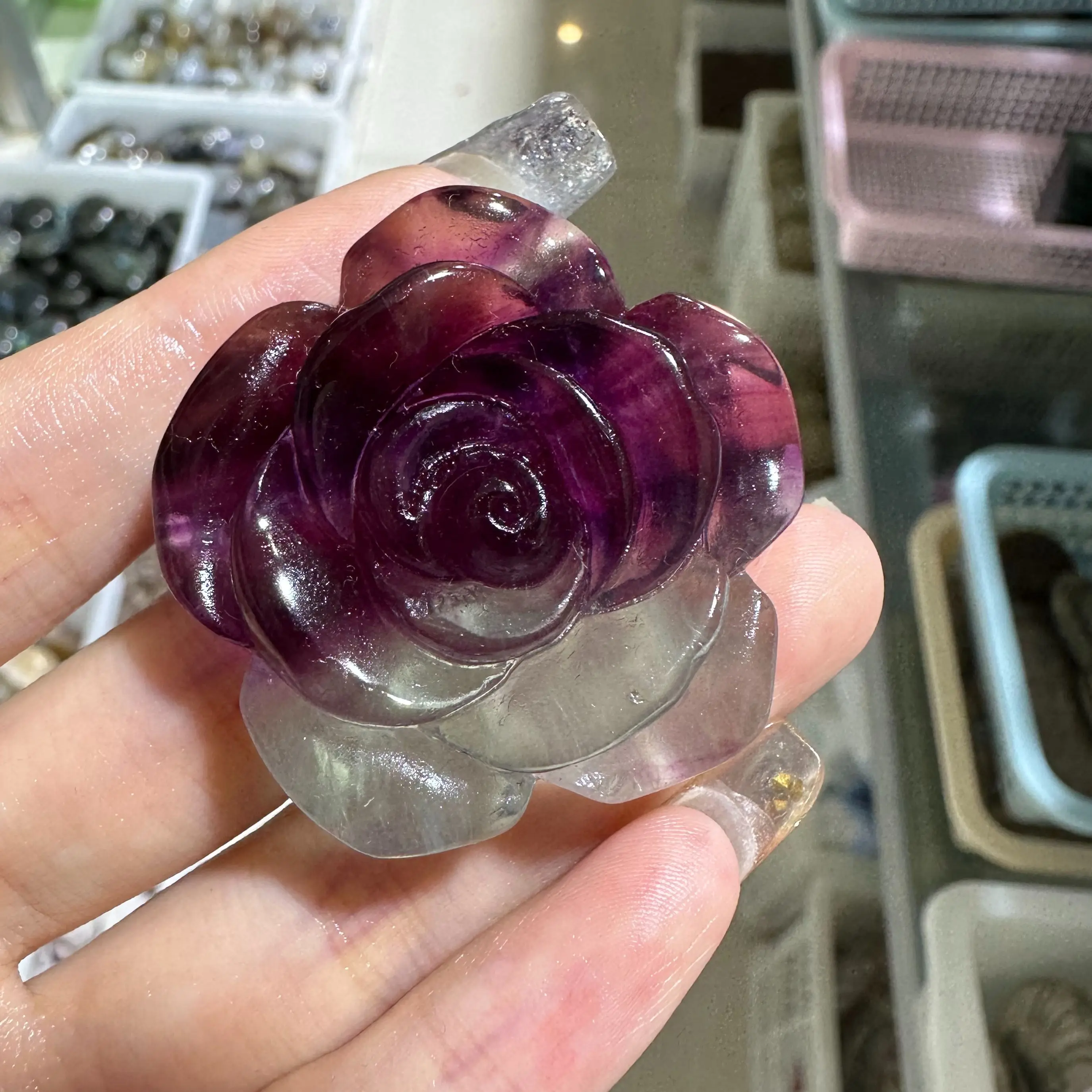 

1PCS Natural Crystal Colored Fluorite Roses Hand-Carved Quartz Crystal Healing Decorative Stone Home Decoration Gifts