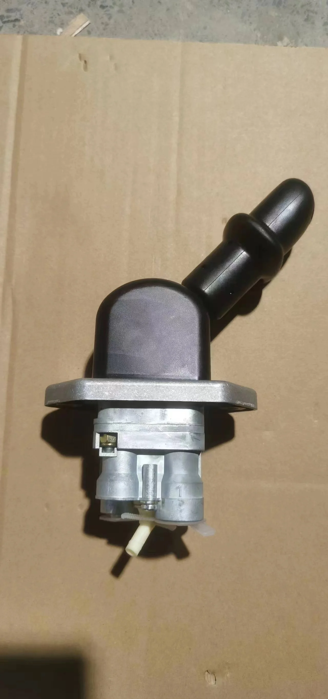 

9617231390 7420813845 20718054 Hand Brake Valve KAMAZ 5490 54901 6580