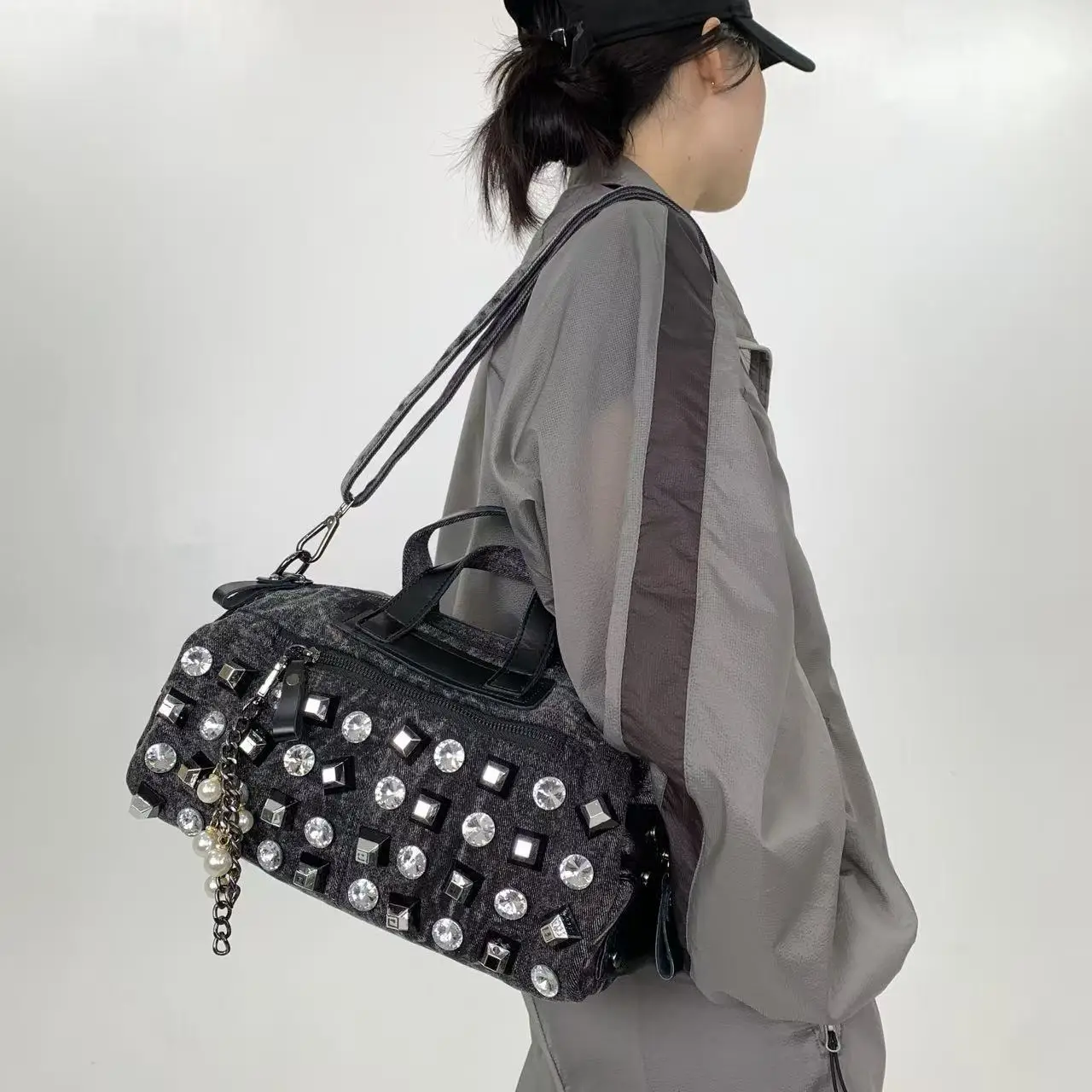 202 5New women's crossbody commuting bag Large-capacity rhinestone diamond-encrusted fashionable hand-held Weekend travel bag