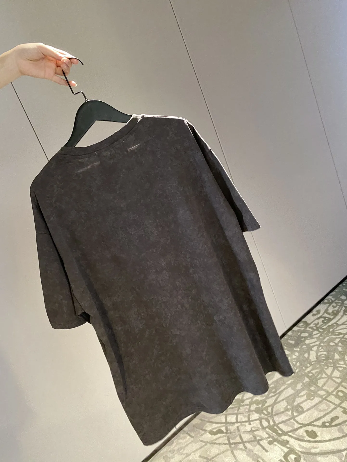 

2023 New handsome washed grey t-shirt, irresistible wash ash and fried by fashion enthusiasts