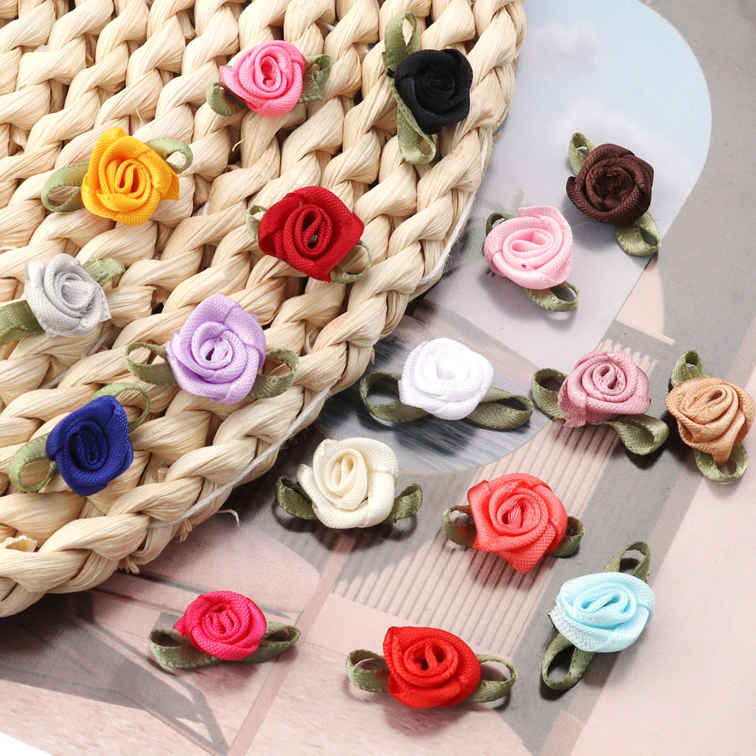 50pcs Satin Ribbon Rose Bud 1.5x2.5cm Flowers Buds Polyester With Green Leaves For DIY Headwear Hair Garment Wedding Decor