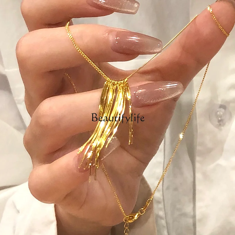 

Golden Tassel Pendant Spring Golden Retro Affordable Luxury