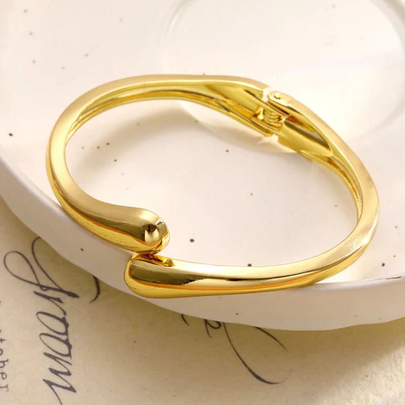 Luxury Trendy Gold Color Heavy Metal Bangles for Women Exaggerated Punk Irregular Geometric Bracelet Party Banquet Jewelry New 4