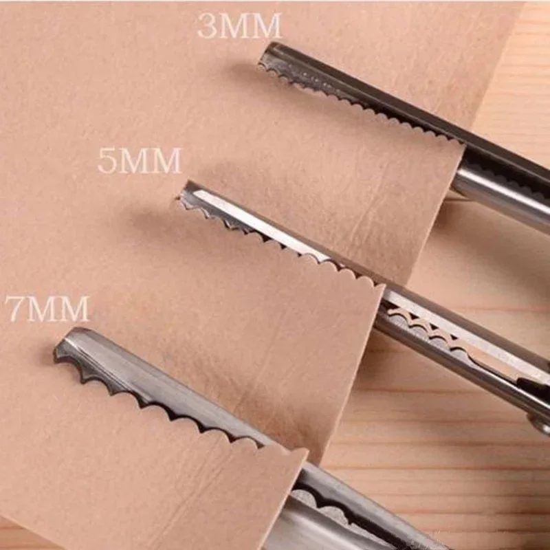 Soft Handle Stationery Portable Scissors Cutter Stainless Steel Shears Lace Zig Zag Cut Tailor Clothing Fabric Leather Serrated Sewing Scissors