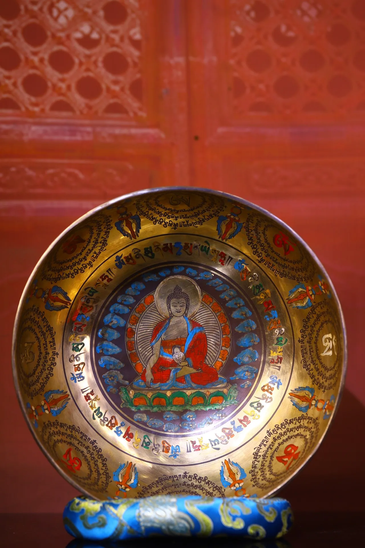 

10"Tibetan Temple Collection Old Bronze Painting Gilded Sakyamuni Buddhist Music Bow Sutra turning Bowl Worship Hall Town house
