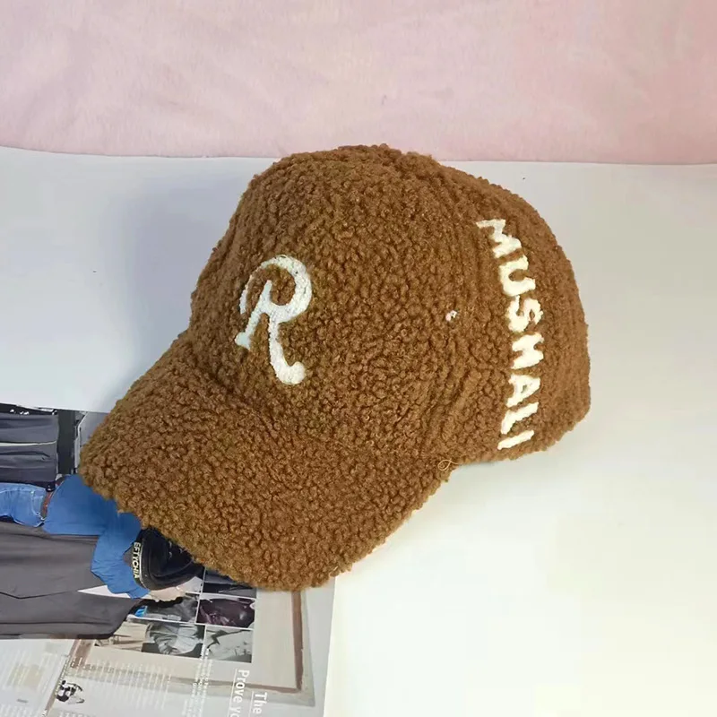 Berretti da baseball da uomo e da donna in lana d'agnello autunno e inverno caldi lettere in stile straniero stile carino versione coreana berretto da pendolare casual all'ingrosso_voghion.com