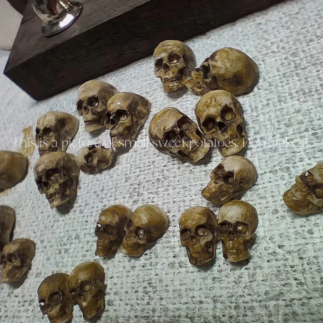 Description Picture 6 of item1pc Skull Heart  3D Acrylic Mold Nail Art Decorations  Nails DIY Design Silicone Decorated Halloween Templates Nails  Mold