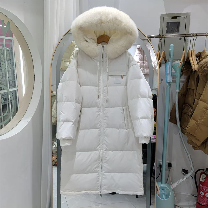 

Женское пальто на белом утином пуху, зимняя длинная теплая парка большого размера с капюшоном и натуральным мехом енота, 2023