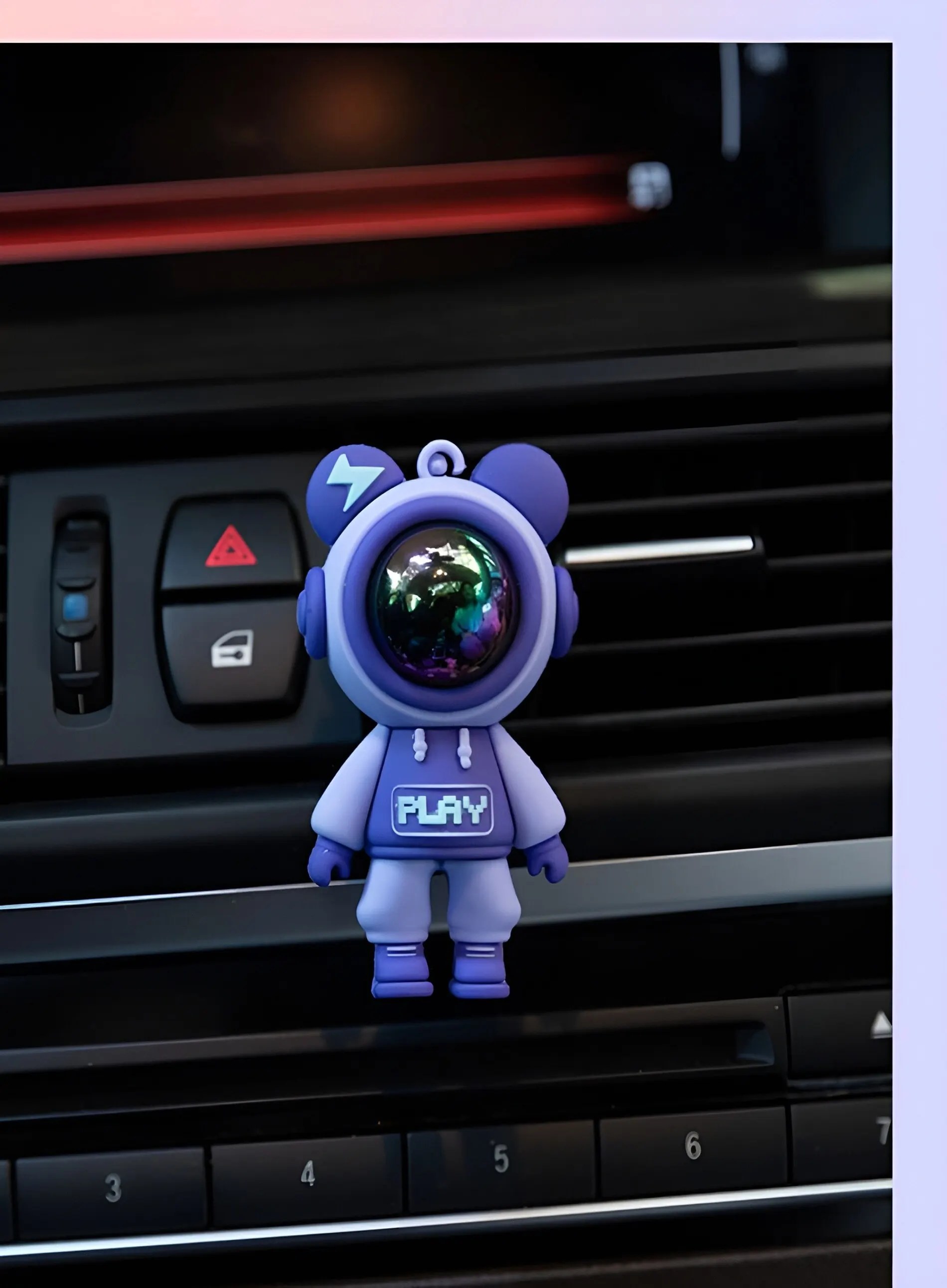 Car decoration accessories Lightning Violent Bear Doll Outlet Perfume Clip Cartoon Astronaut Car Chain Couple Bag Pendant Creative Auto Accessories