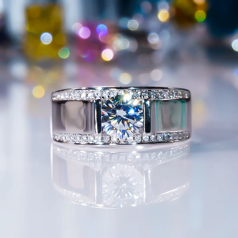 

QINHUAN Classic 1 Carat Moissanite Ring for Men S925 Sterling Silver with Platinum Plated Fine Jewelry Luxury Wedding Bands Gift