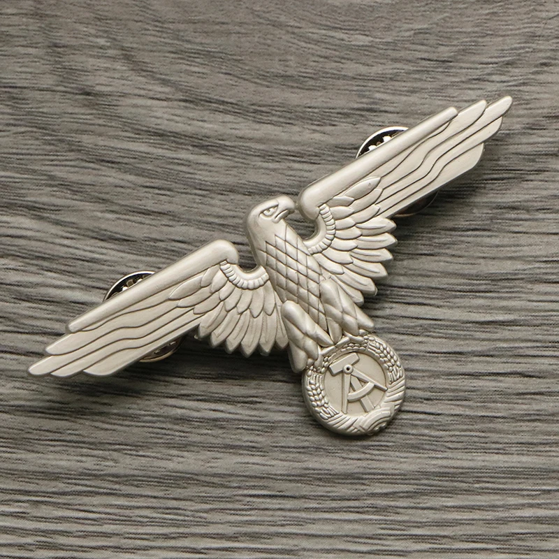 Broche Aigle Vintage En Bronze Avec Touches émaillées - Dimensions 6 X 3,5 Cm - Occasion - Bijou Décoratif