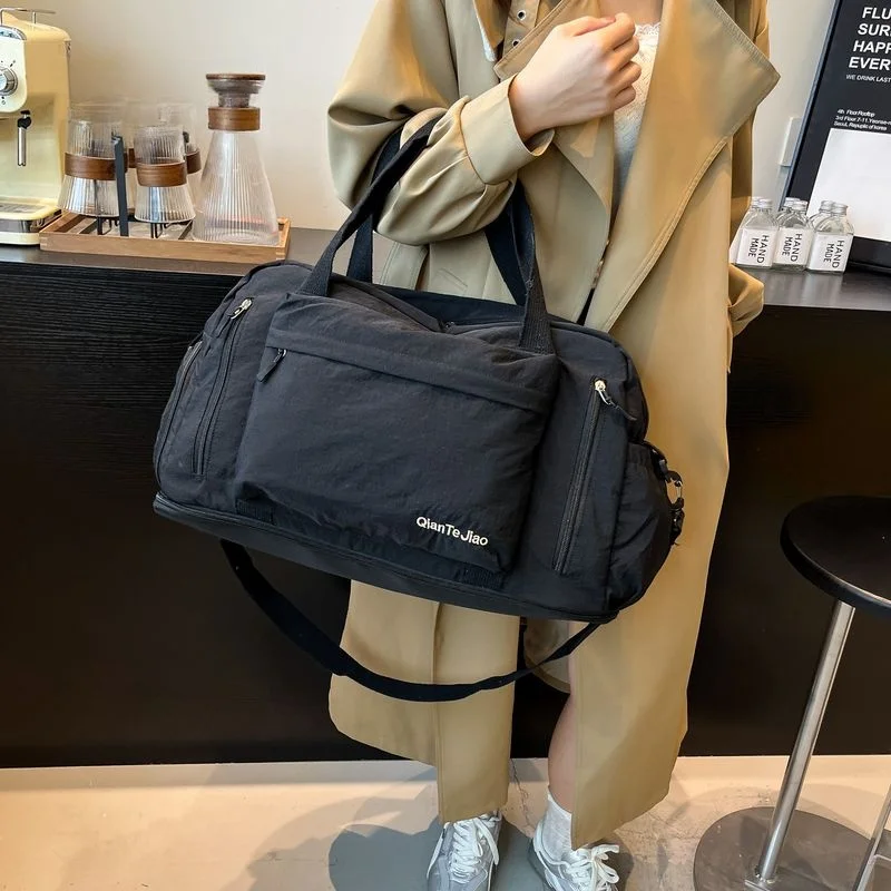 Travel Bag - Large Capacity Women's Tote Spacious Soft Breathable Luggage Shoulder Bag Sports Men's Gym Bag - Solid Pockets
