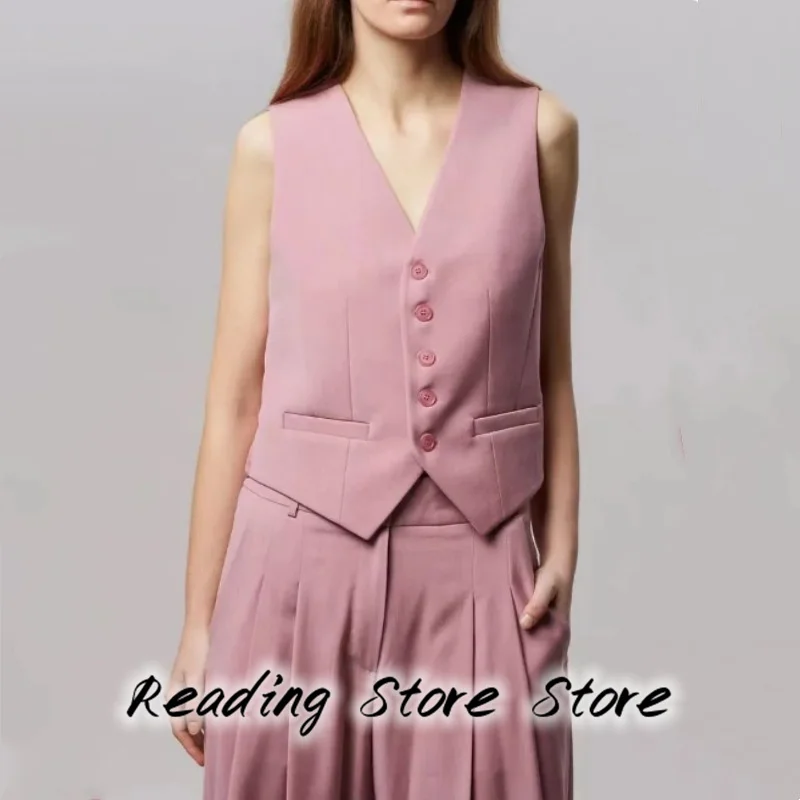 Рисунок 4 - Женский костюм, жилет с V-образным вырезом