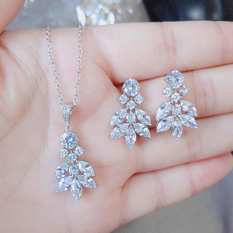 [jewelcounty] IU着用 Crystal Bouquet Earrings 全2色 Colorful Floral Hoop Earrings For Women | J.Crew