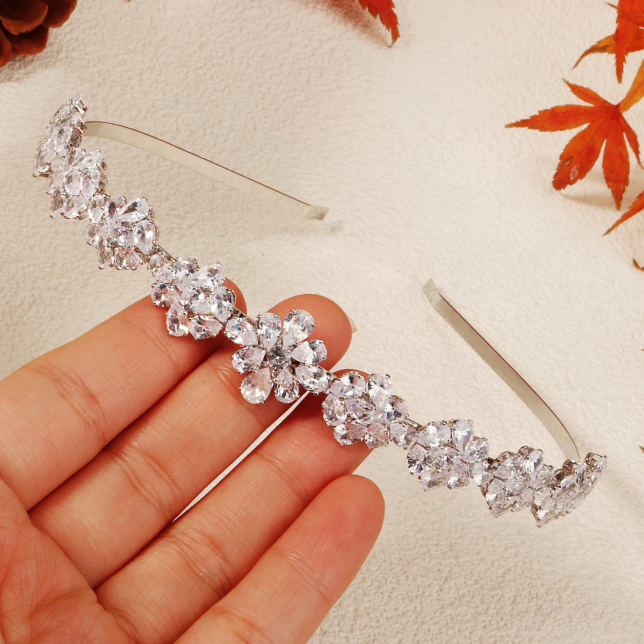 Luxuriöses Vollzirkon-Stirnband für Frauen Glänzendes Kubisches Zirkonia Haarband Eleganter Brautschmuck Hochwertiger Kopfschmuck – Detail 8