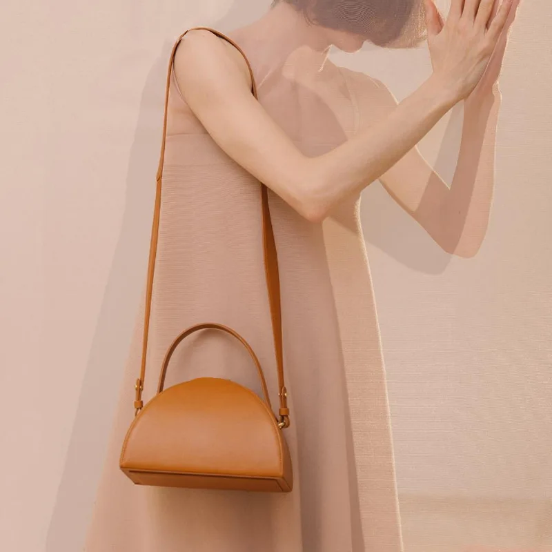 

2023 Women's New Fashion Unique Mini Semicircle Shape Concise Top Handle Elegant Handbag Crossbody Bag Shoulder Bag Office Daily