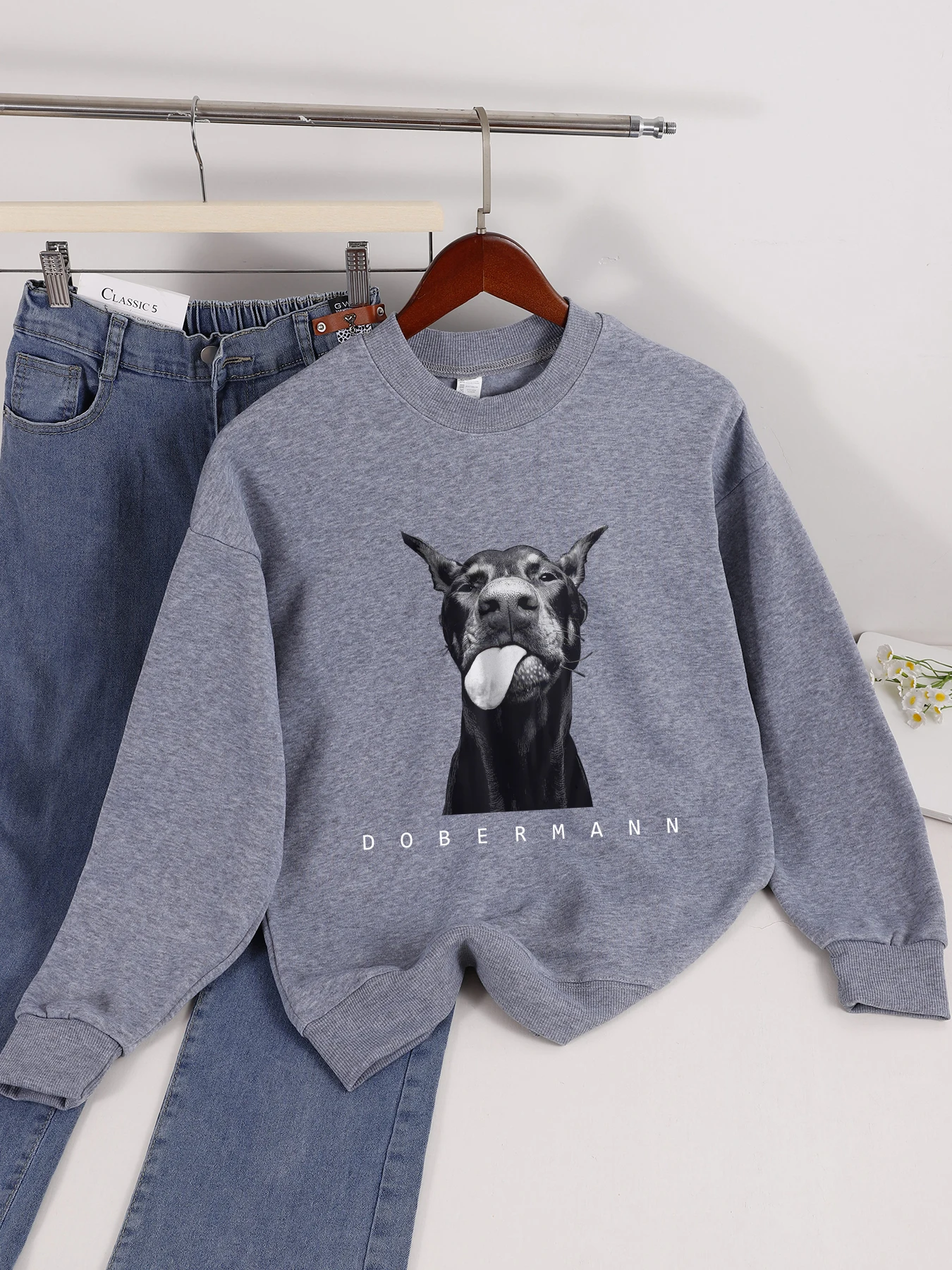 Dobermann, der seine Zunge heraussteckt, lustiger Aufdruck, Damen-Sweatshirt, Straße, Hip-Hop, Sportbekleidung, Fleece, All-Match-Pullover, lässiges Oberteil – Detail 13