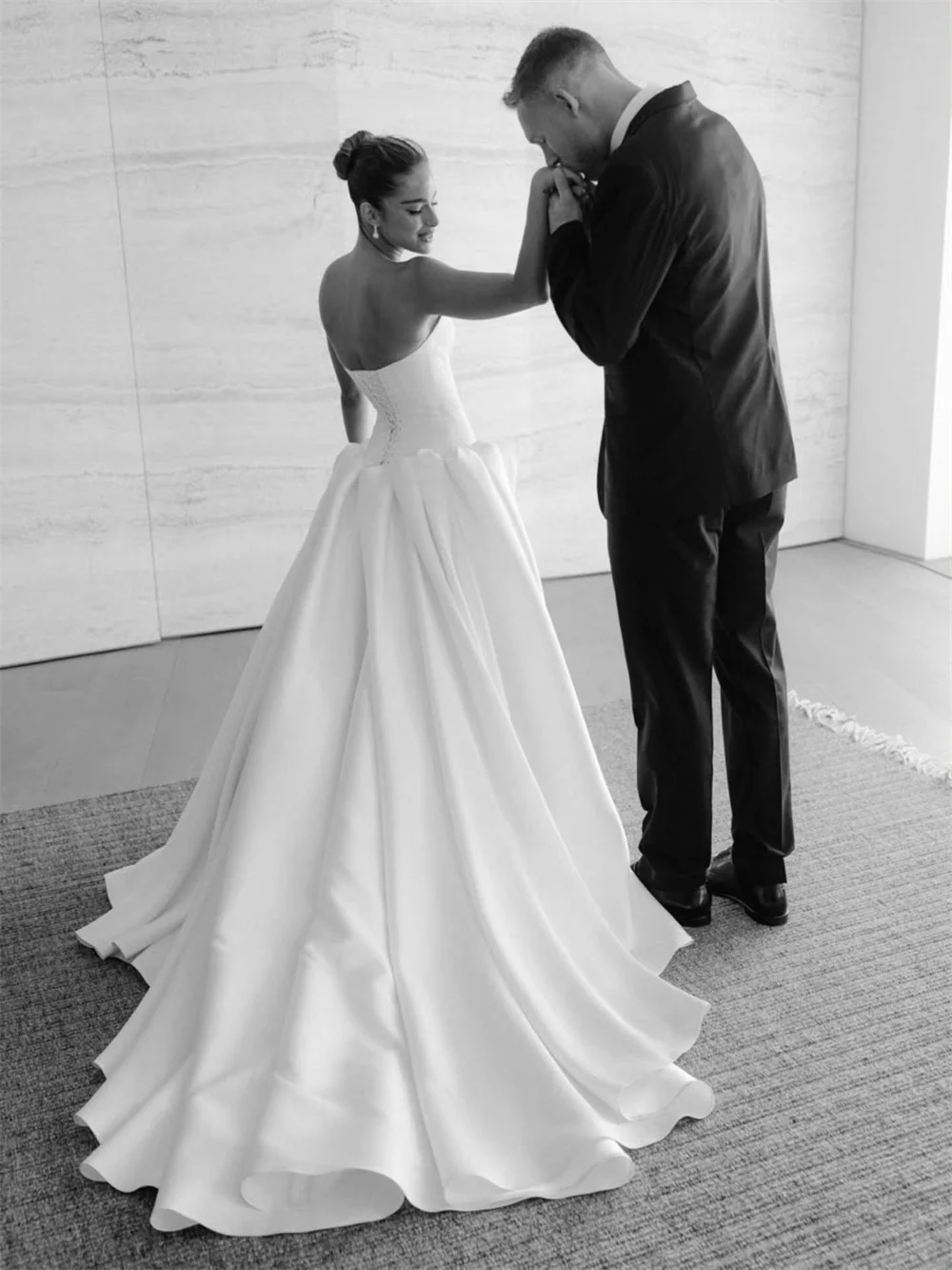 chinese dress ladies White Mermaid Long Train Lace Up Back Strapless Wedding Gown