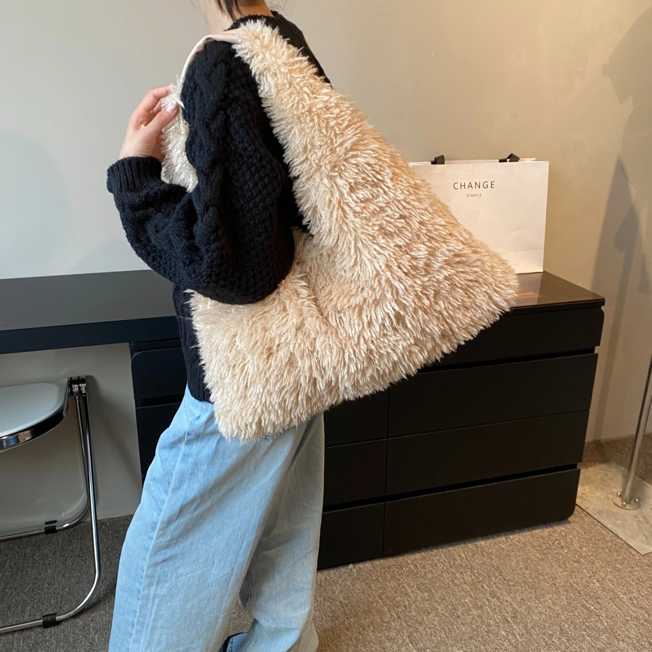2024 Winter Frauen Tasche Mode Faux Pelz Schulter Tasche Weichen, Flauschigen Plüsch Handtasche Tote Große Kapazität Lamm Wolle Einkaufstasche Dame – Detail 8