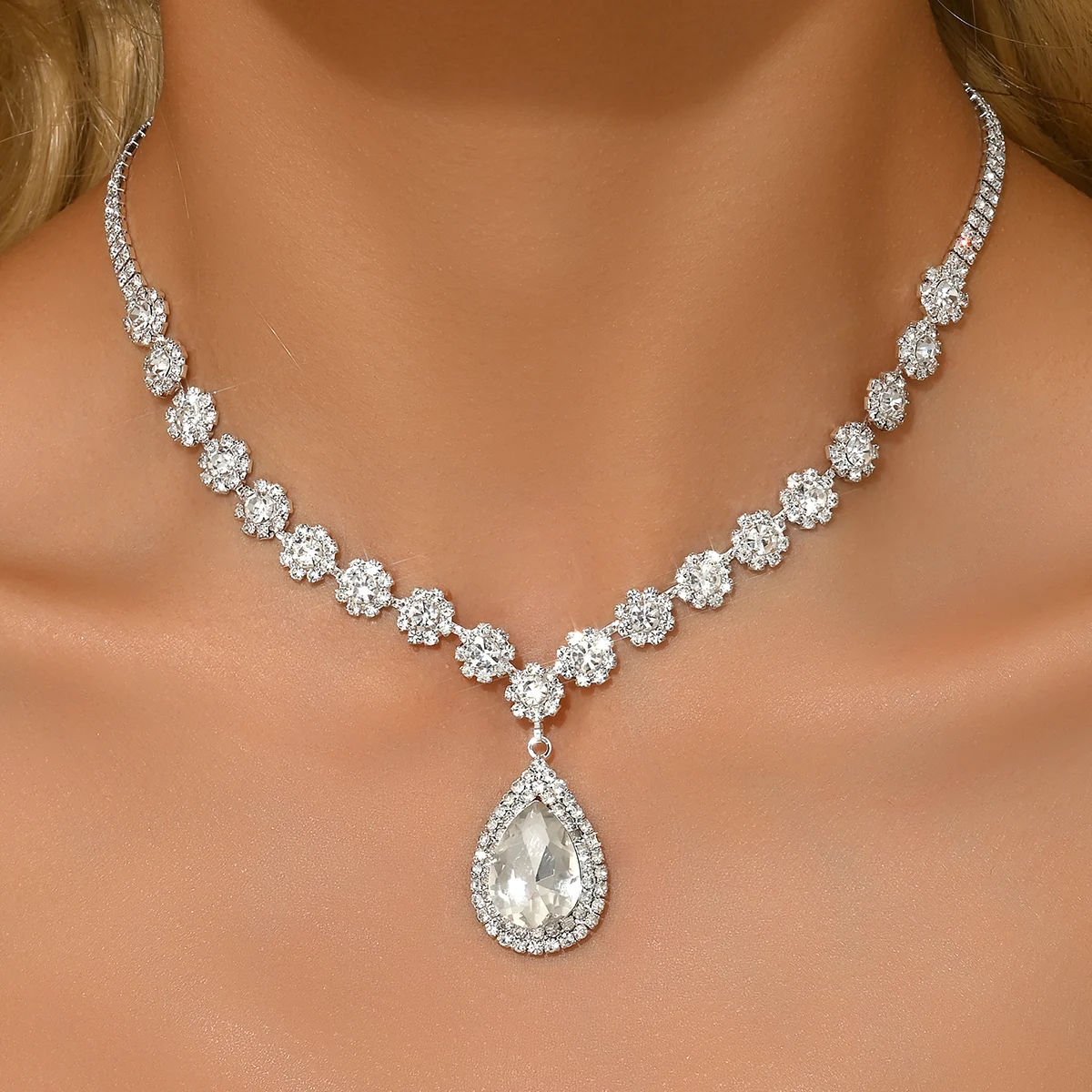 Colar em uma superfície de madeira