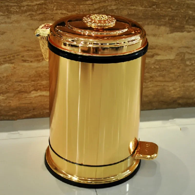 

Luxury Golden pedal metal trash can upscale hotel villa kitchen living room bathroom covered garbage storage bucket dustbin