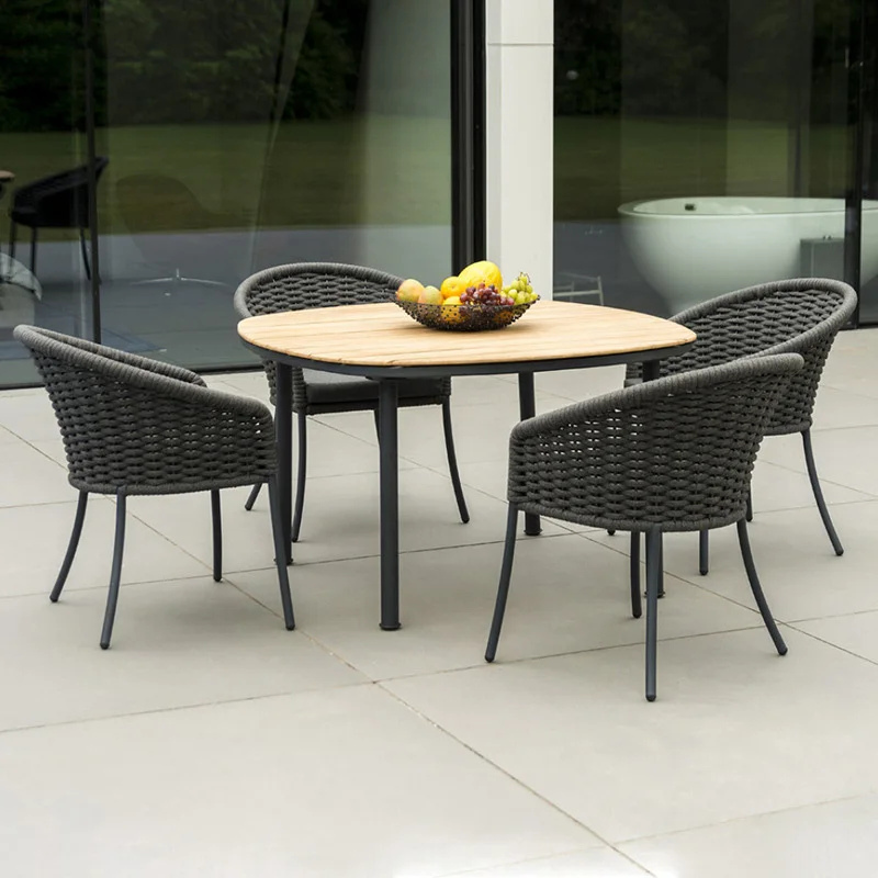 Рисунок 2 - Уличный стол и стул