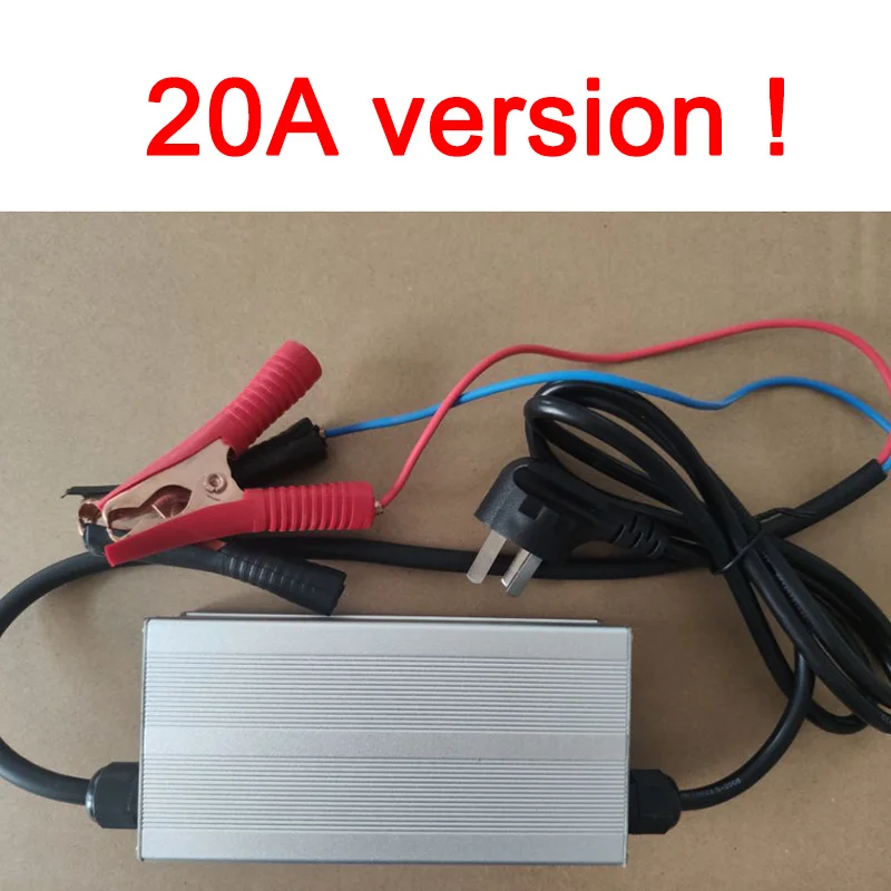 Trois batteries drone Li-ion 15A côte à côte, comparaison de taille et capacité.