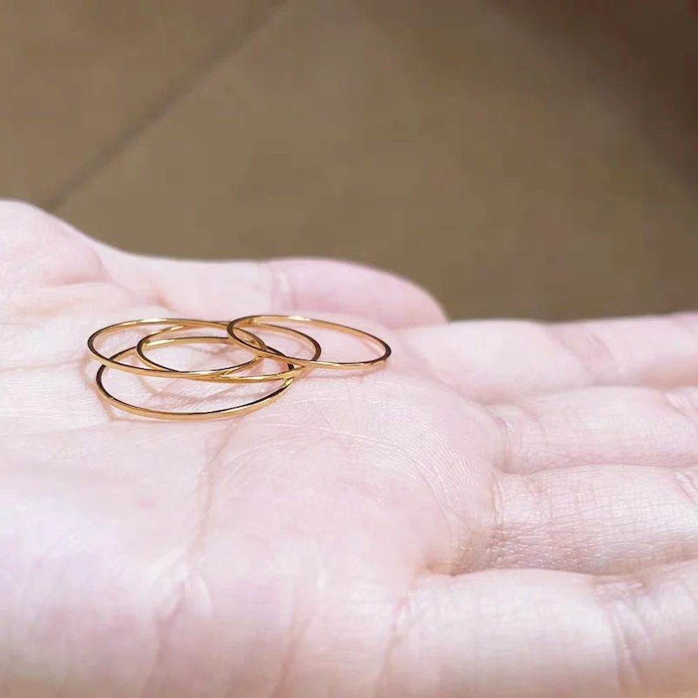 Elegant Thin Titanium Steel Couple Ring in Silver and Rose Gold Tones - Stylish and Simple Design