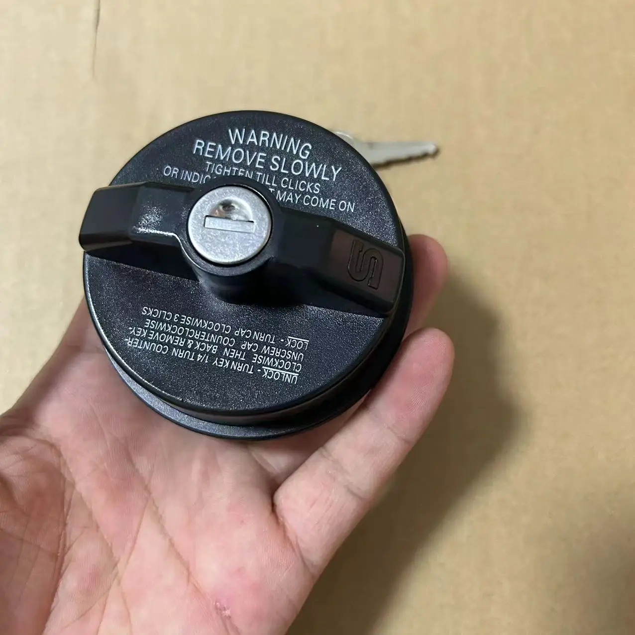 Petrol Diesel Cap Fuel Oil Tank Inner Cover With Lock For Toyota Tundra Sequoia Sienna 4Runner Fj Land Cruiser Ram Wrangler