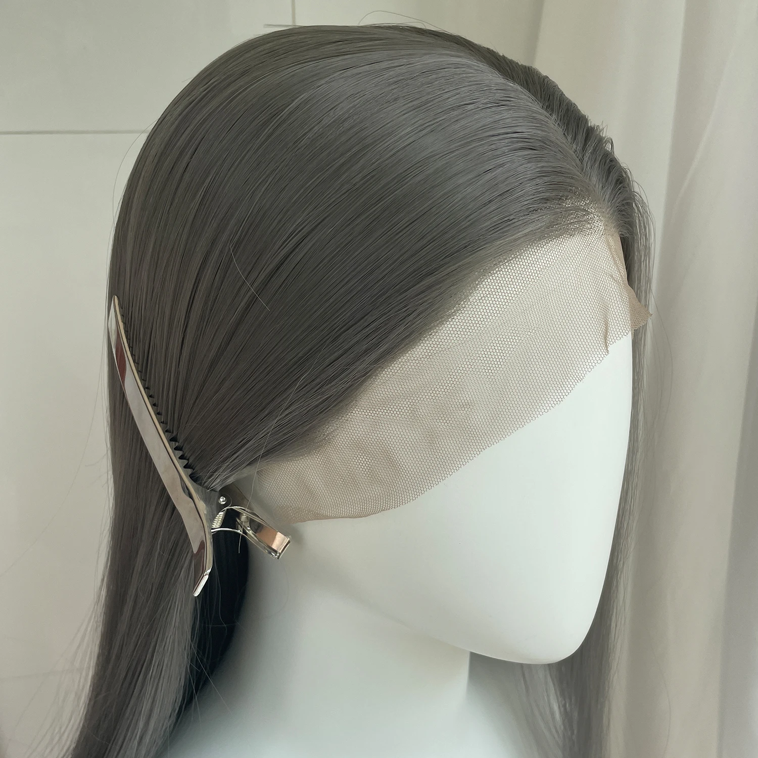 Dunkelgraue 13x4 synthetische Lace-Front-Perücke für Frauen, 66 cm lange, gerade, leimlose Perücken, hitzebeständige Perücken, freier Teil, 150 % Dichte – Detail 2