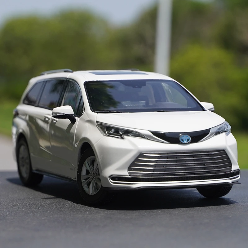 後払い手数料無料】 ミニカー ホワイト MPV SIENNA シエナ トヨタ 1/18